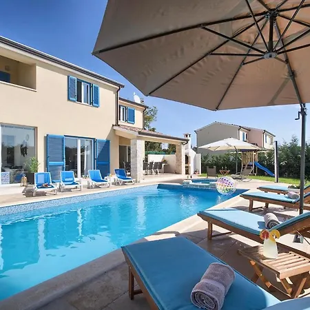Villa Sleeps 12 Pool Air Con Wifi *