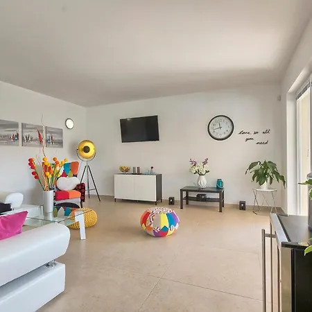 Sleeps 12 Pool Air Con Wifi *