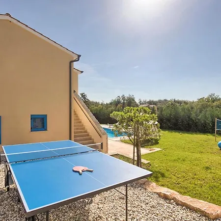 Villa Sleeps 12 Pool Air Con Wifi *