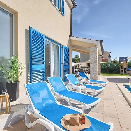 Sleeps 12 Pool Air Con Wifi Villa