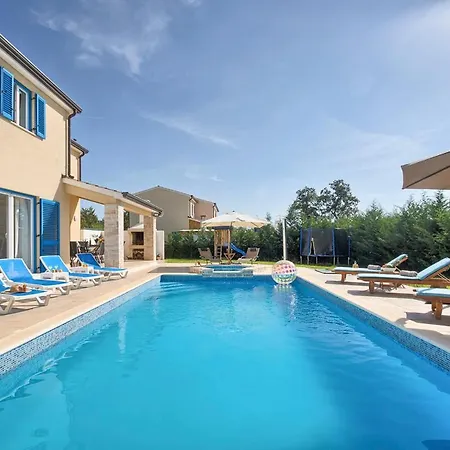 Villa Sleeps 12 Pool Air Con Wifi *