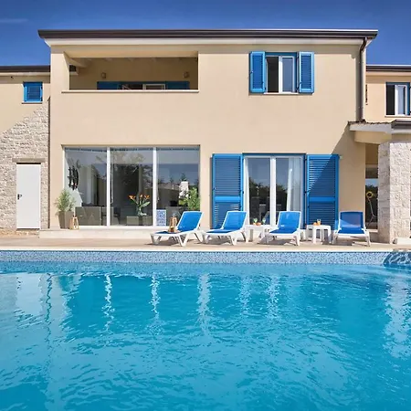 Sleeps 12 Pool Air Con Wifi Villa Tomisici