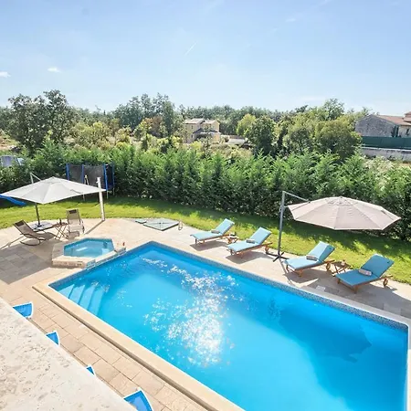 Villa Sleeps 12 Pool Air Con Wifi Tomisici