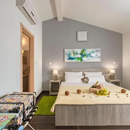 Sleeps 12 Pool Air Con Wifi Villa