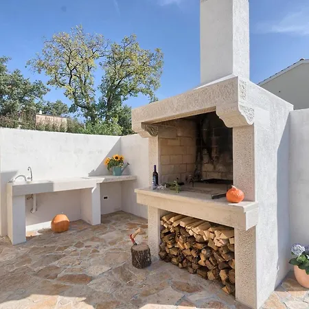 Sleeps 12 Pool Air Con Wifi Villa Tomisici