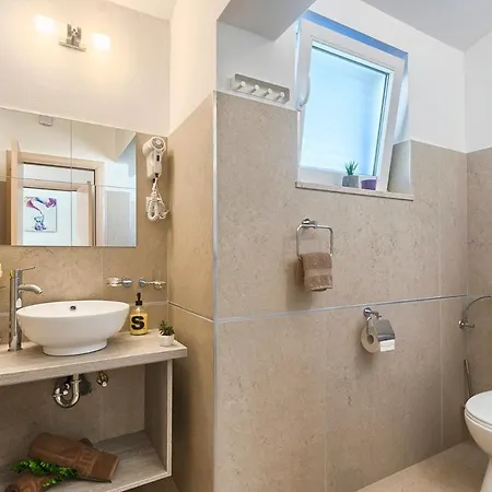 Sleeps 12 Pool Air Con Wifi
